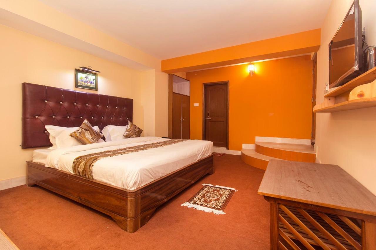 Oyo 12370 Royal Sarava Hotel Darjeeling  Exterior photo